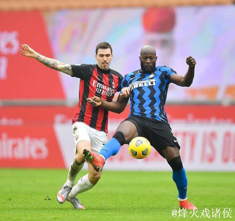四个月后首次亮相主场，米兰副主席巴雷西病愈回归看台