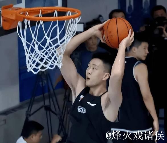 张知垚27分13篮板董灏21分12篮板6助攻 上海大胜湖北109-82 张知垚27分13篮板董灏21分12篮板6助攻 上海大胜湖北109-82