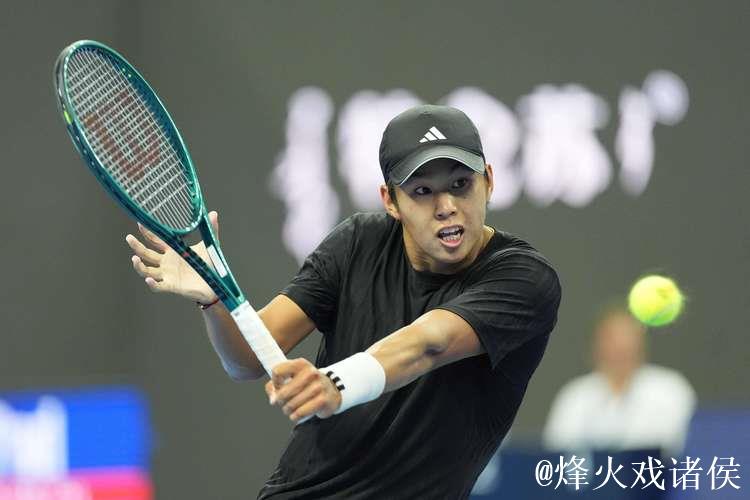 辛纳直落两盘击败19岁新星勒纳·钱，摘得中网男单桂冠